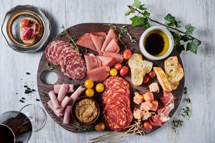 tablas-de-carnes-frias-y-quesos